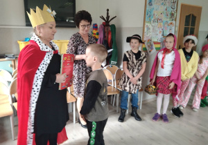 Uczeń podczas pasowania