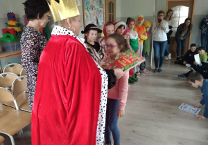 Uczennica podczas pasowania