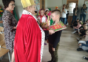 Uczeń podczas pasowania