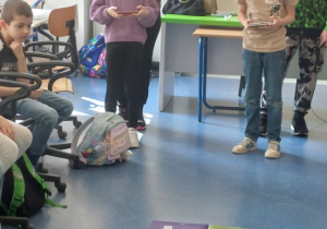 Uczniowie sterują robotami Photon