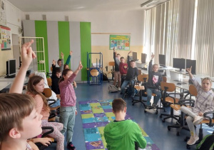 Uczniowie sterują robotami Photon