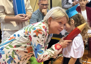 Uczniowie klas pierwszych podczas pasowania
