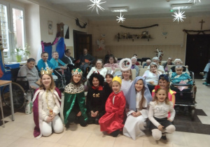 Uczniowie z grupy teatralnej