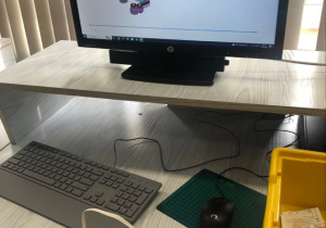 Uczeń buduje z klocków Lego wg instrukcji