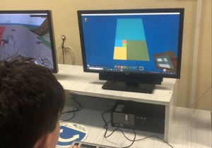 Uczniowie wykonują w Minecraft kwadraty Fibonacciego