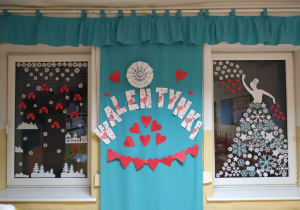 Dekoracje okienne z okazji Walentynek
