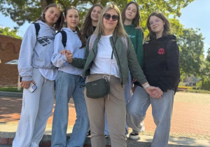 Uczniowie klas 4-6 podczas wycieczki nad morze.