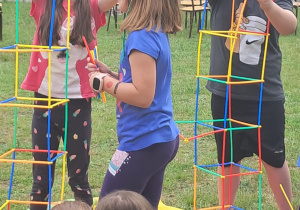 Uczniowie klas najmłodszych podczas Dnia Dziecka