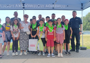 Uczniowie podczas pikniku edukacyjnego