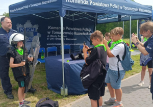 Uczniowie podczas pikniku edukacyjnego