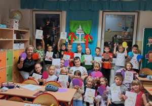 Uczniowie klasy drugiej podczas dnia kropki