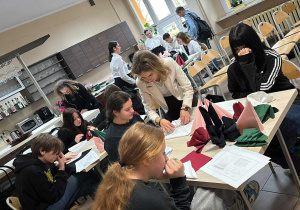 Uczniowie podczas warsztatów