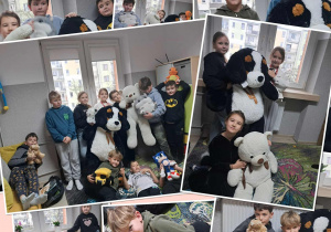 Uczniowie z maskotkami misiami