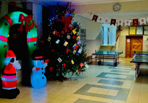 Ozdoby świąteczne w szkole