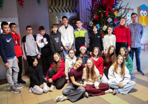 Uczniowie podczas Mikołajek