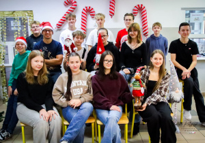 Uczniowie podczas Mikołajek