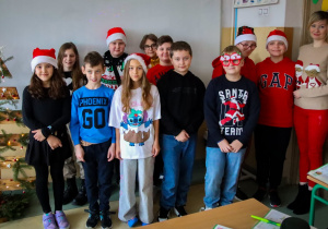 Uczniowie podczas Mikołajek