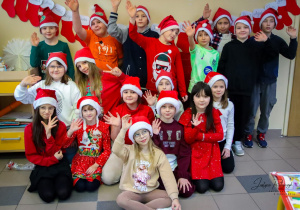 Uczniowie podczas Mikołajek