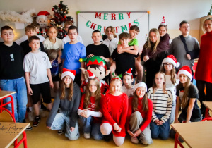 Uczniowie podczas Mikołajek