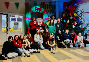 Uczniowie podczas Mikołajek