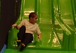 Uczeń na zjeżdżali