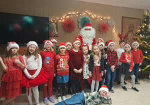 Uczniowie podczas przedstawienia