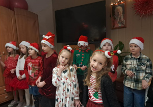 Uczniowie podczas przedstawienia