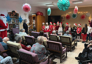 Uczniowie podczas przedstawienia