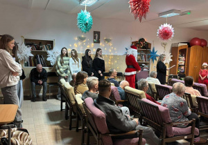 Uczniowie podczas przedstawienia