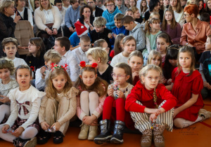 Klasy młodsze podczas jasełek
