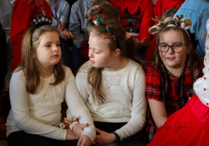 Uczennice podczas jasełek