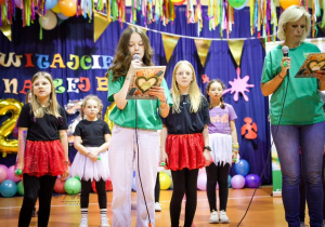 Uczniowie podczas występu