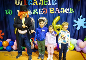 Dekoracja ścienna "Witajcie w naszej bajce"