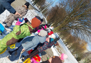 Uczniowie z nauczycielem