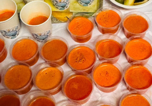 Świeżo wyciśnięte soki warzywne.