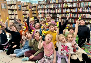 Uczniowie w Bibliotece Pedagogicznej
