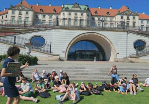 Uczniowie na wycieczce w Warszawie