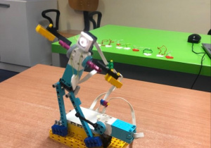 Robot zbudowany z Lego
